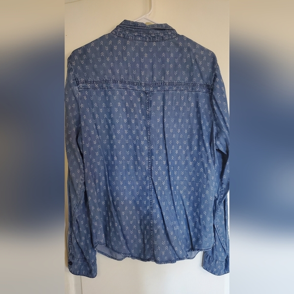 Denim shirt very soft! - Picture 2 of 3